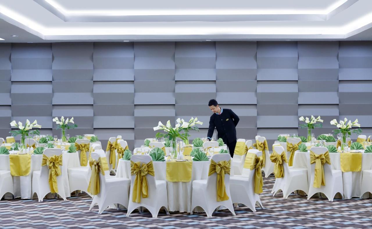 Hotel Santika Kelapa Gading Jakarta Ngoại thất bức ảnh